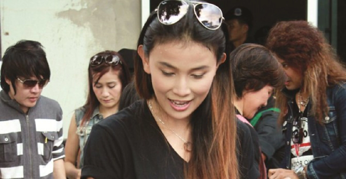 เป็นคุ้งเป็นแคว : สาวไออุ่นรัก
เป็นคุ้งเป็นแคว : สาวไออุ่นรัก