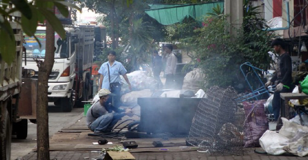 ยึดทางเท้า 