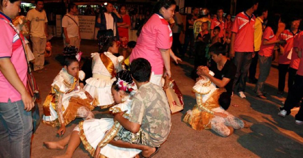 ตะลึง!นร.หญิงนับสิบส่งเสียงกรีดร้อง ตะลึง!นร.หญิงนับสิบส่งเสียงกรีดร้อง