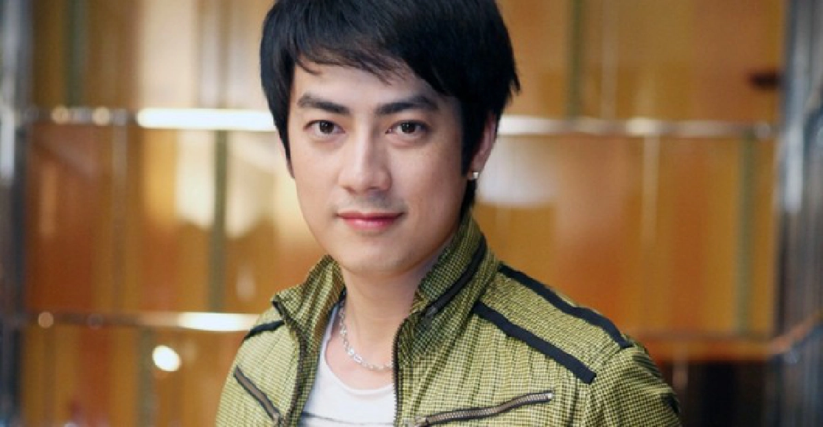 'ฟิล์ม'โต้แอบซุ่มกิ๊ก'น้ำตาล' 'ฟิล์ม'โต้แอบซุ่มกิ๊ก'น้ำตาล'