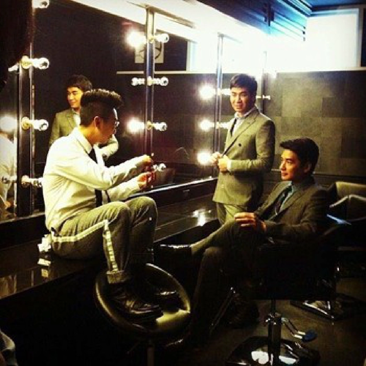 เล่นหูเล่นตา : ถ่ายแบบ
