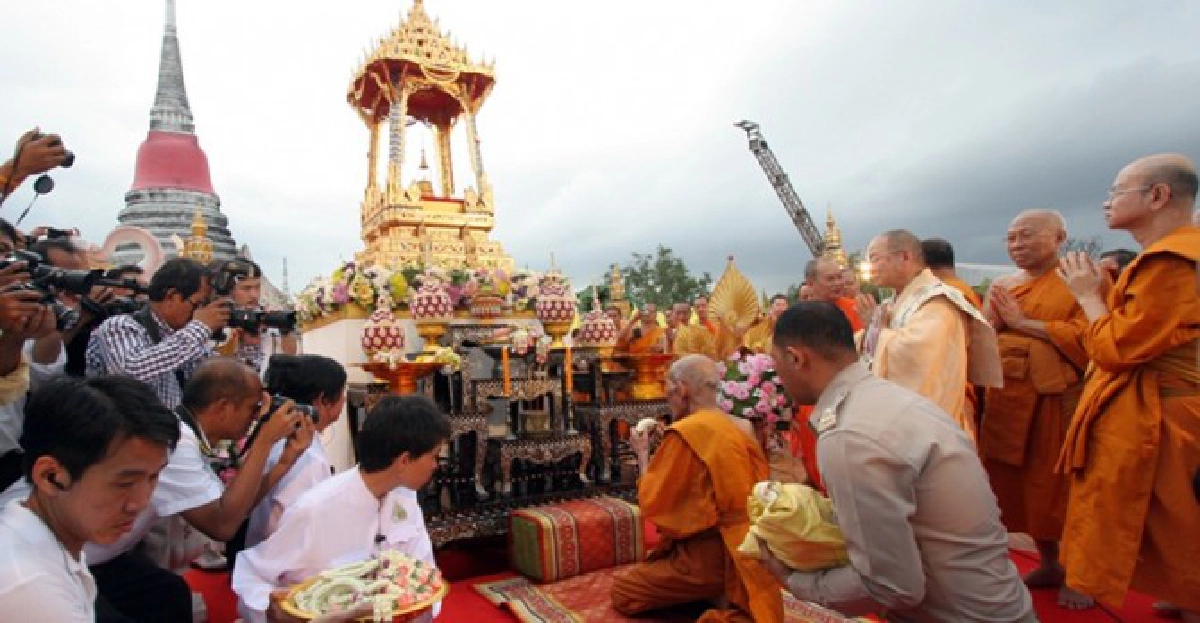 'ปีใหม่ อยู่ให้สุข'ท่ามกลางโลกที่วุ่นวาย 'ปีใหม่ อยู่ให้สุข'ท่ามกลางโลกที่วุ่นวาย
