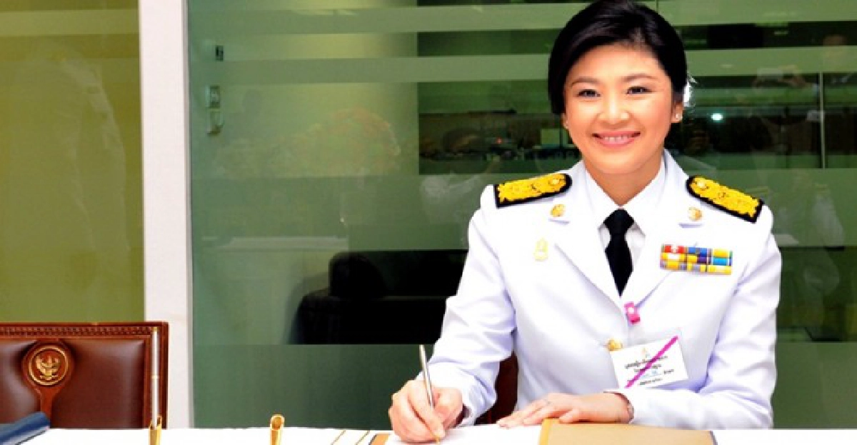 'นายกฯ'ลงนามถวายพระพร'ในหลวง' 'นายกฯ'ลงนามถวายพระพร'ในหลวง'