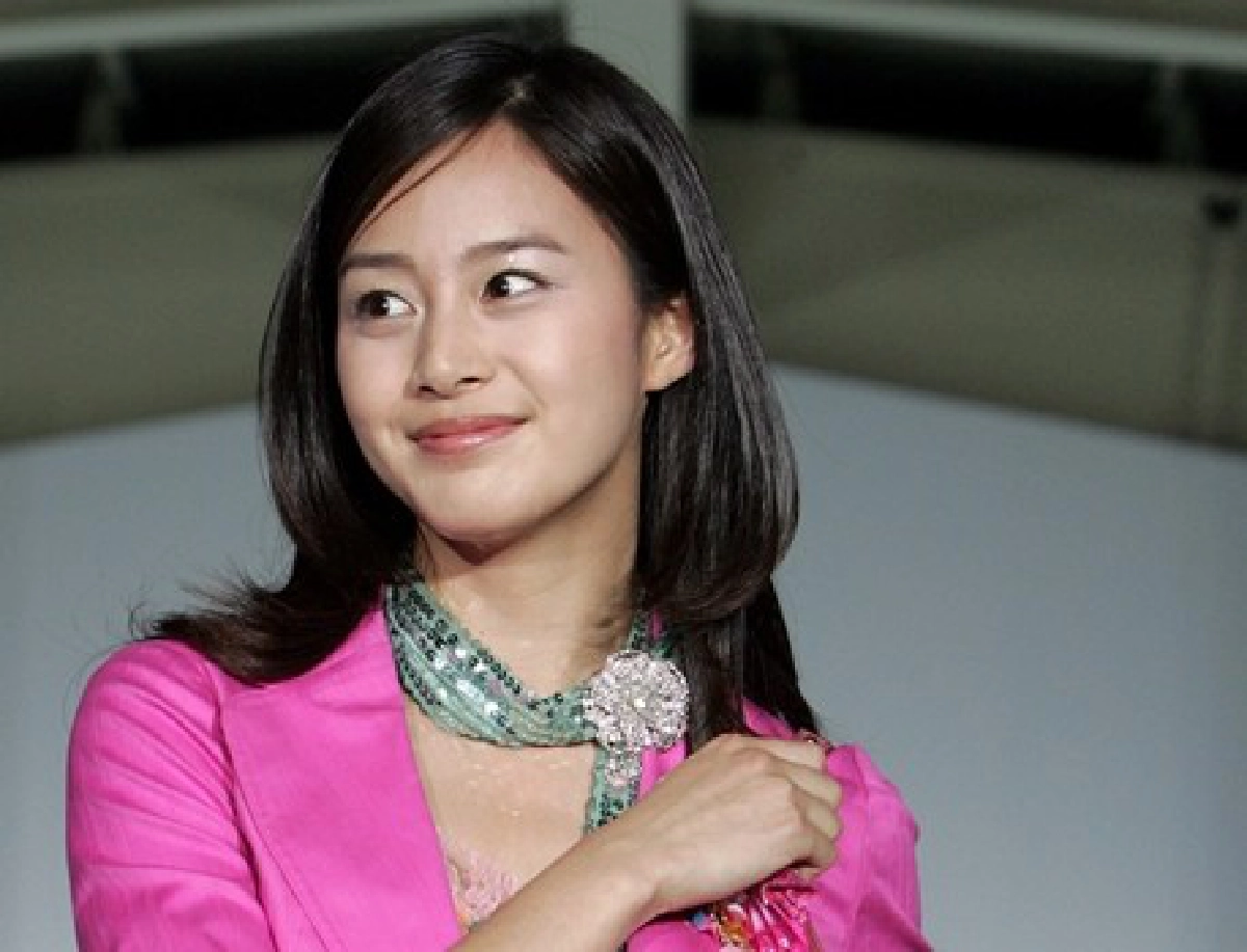 'เรน'งานเข้า!ชาวเน็ตร้องกห.สอบวินัย