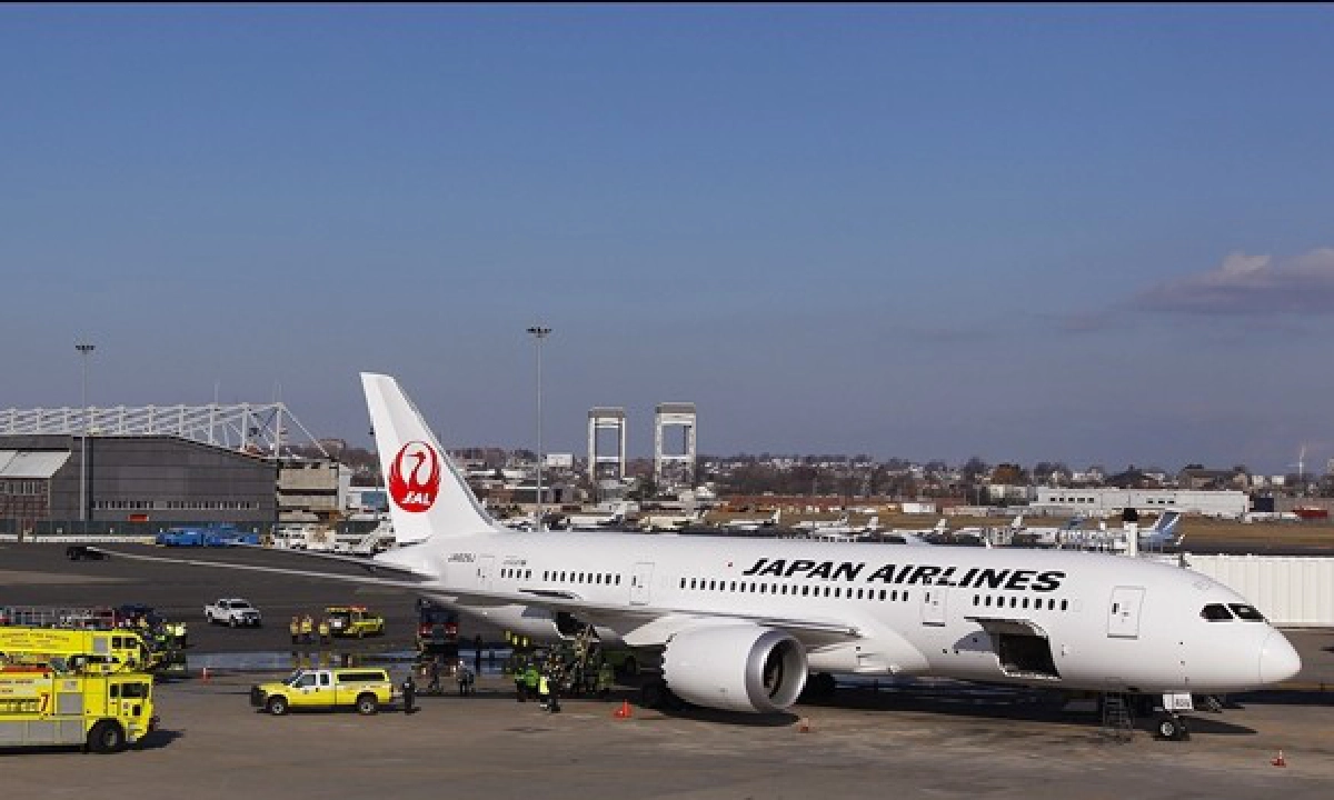 หวิดบึ้ม!โบอิ้ง787น้ำมันรั่วลงรันเวย์ หวิดบึ้ม!โบอิ้ง787น้ำมันรั่วลงรันเวย์