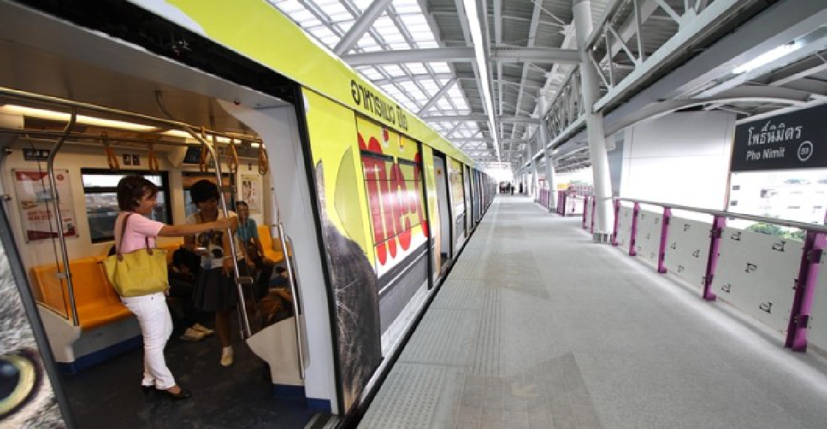 รถไฟฟ้ากับรถคันแรก 