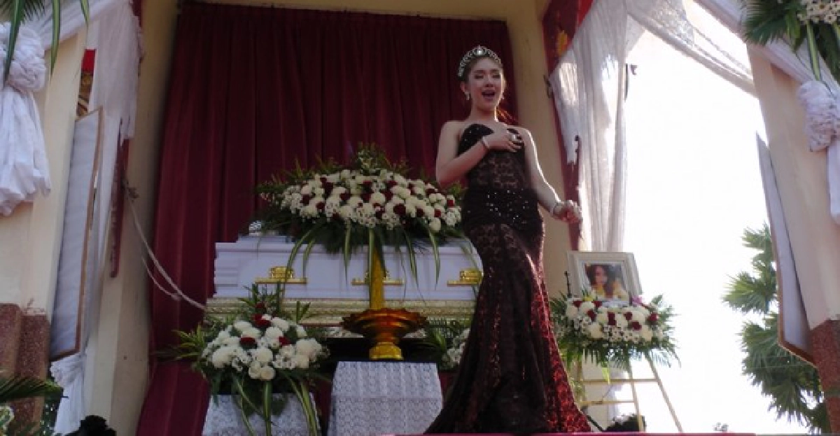 'นางโชว์'เต้นคาบาเร่ต์หน้าเมรุอาลัยเพื่อน 'นางโชว์'เต้นคาบาเร่ต์หน้าเมรุอาลัยเพื่อน