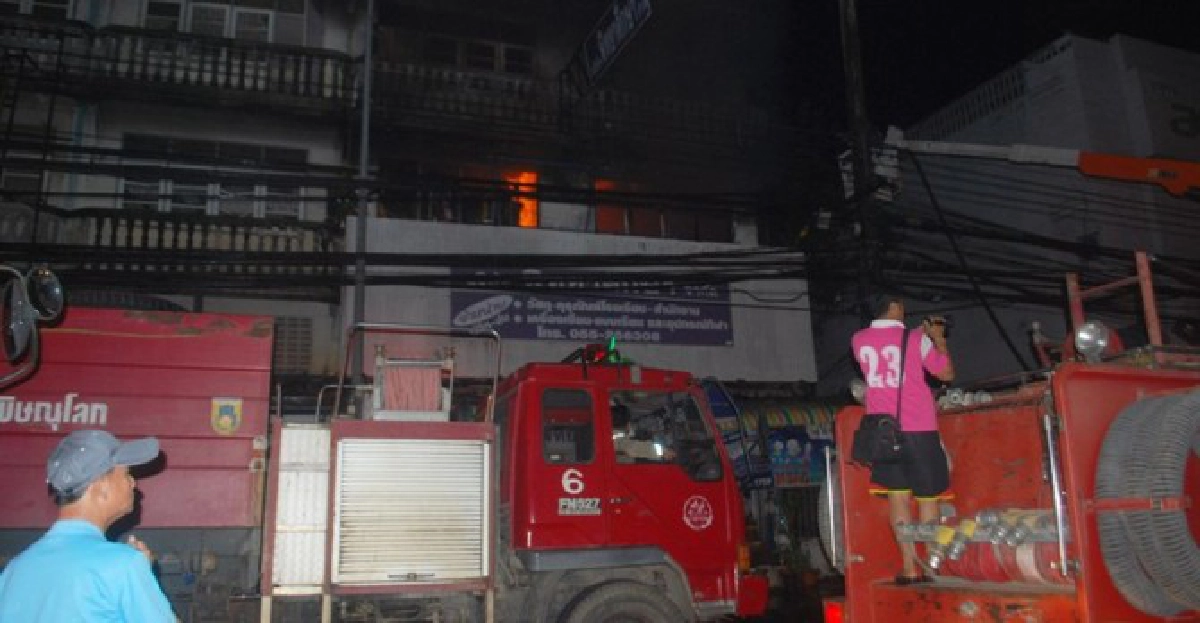 ไฟไหม้ร้านอุปกรณ์การเรียน2คูหา ไฟไหม้ร้านอุปกรณ์การเรียน2คูหา