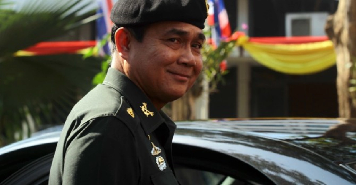 ผบ.เหล่าทัพตบเท้าให้กำลังใจ'ประยุทธ์' ผบ.เหล่าทัพตบเท้าให้กำลังใจ'ประยุทธ์'