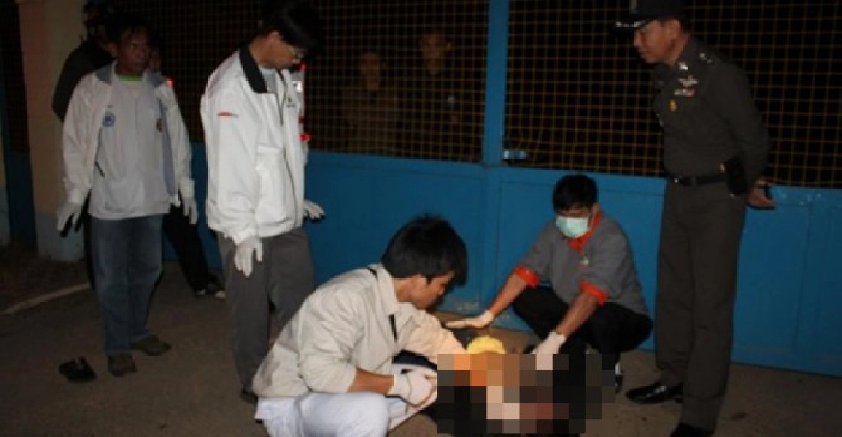 ปราม'วัยรุ่น'ปาหินพลาด'ล็อกคอ'ดับ
