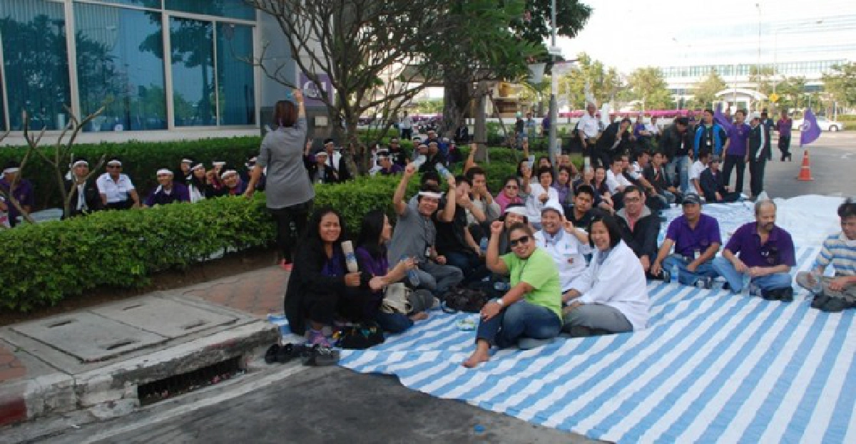 'พนง.การบินไทย'ปักหลักประท้วงต่อ!