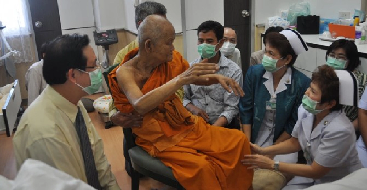 'หลวงพ่อคูณ'ไม่มีไข้ยิ้มหัวเราะได้