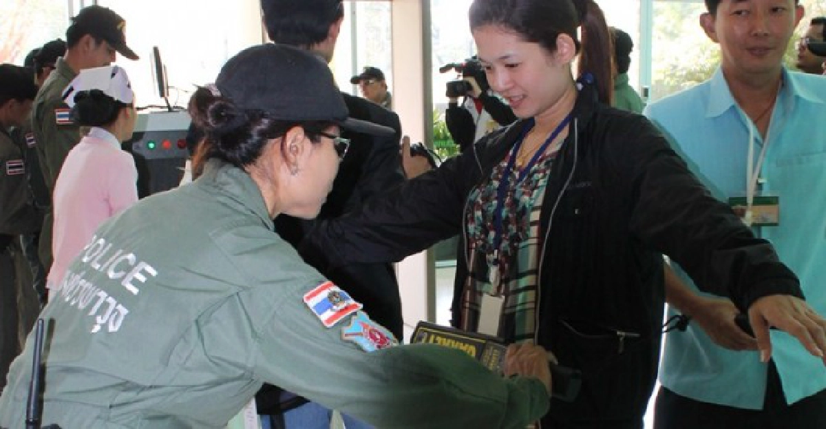 ตรวจเข้มกองทัพสื่อเข้า-ออก'ครม.สัญจร' ตรวจเข้มกองทัพสื่อเข้า-ออก'ครม.สัญจร'