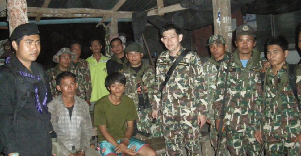 จับเขมรลอบตัดไม้พะยูงฝั่งไทย
จับเขมรลอบตัดไม้พะยูงฝั่งไทย