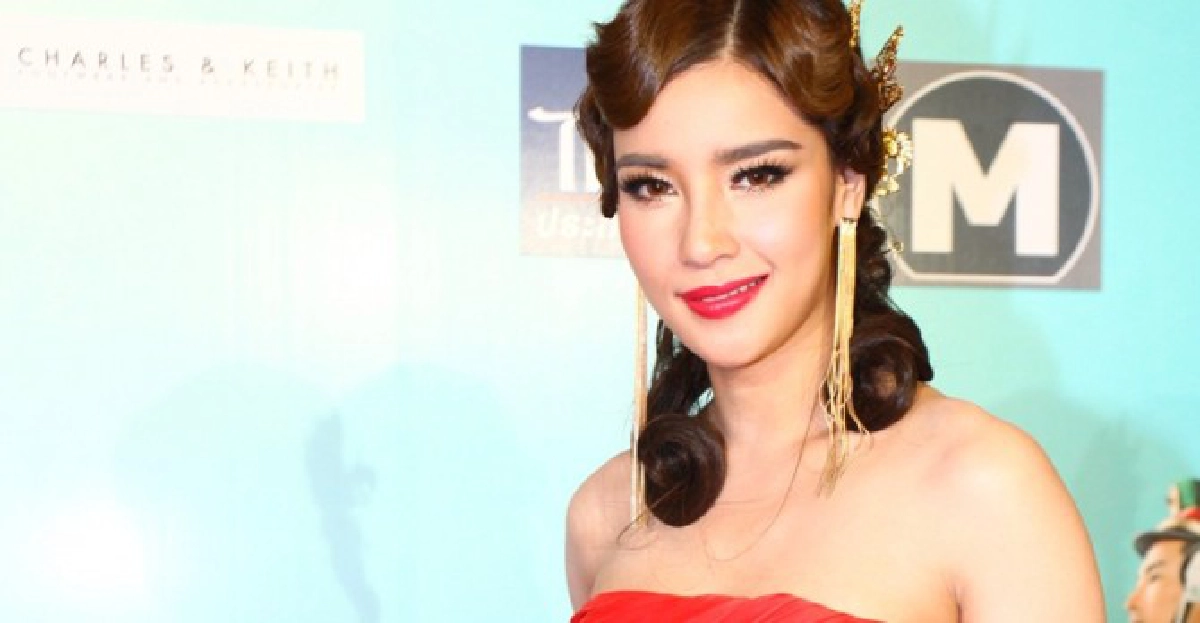 'วิว'เครียดข่าวพัวพันหนุ่ม13คน 'วิว'เครียดข่าวพัวพันหนุ่ม13คน
