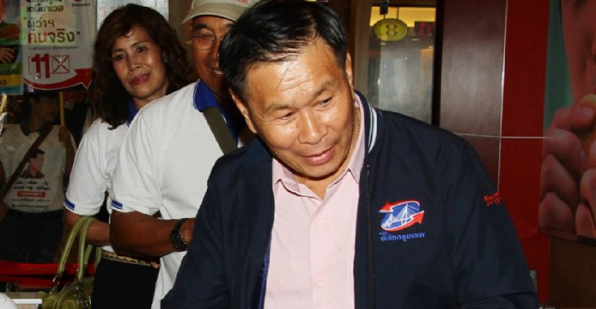 'เสรีพิศุทธ์'ลุยขอเสียงย่านบางแคโชว์ลีลาสับไก่ 'เสรีพิศุทธ์'ลุยขอเสียงย่านบางแคโชว์ลีลาสับไก่