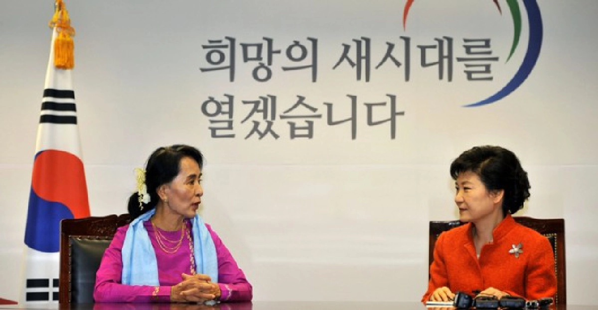 'ซูจี'เยือนโสมขาวพบ'ปัก กึน-เฮ' 'ซูจี'เยือนโสมขาวพบ'ปัก กึน-เฮ'