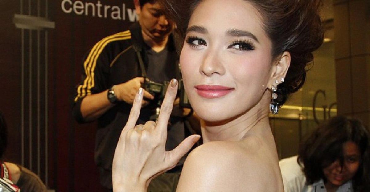 'พลอย'ยันไม่เจตนาประชด 'พลอย'ยันไม่เจตนาประชด