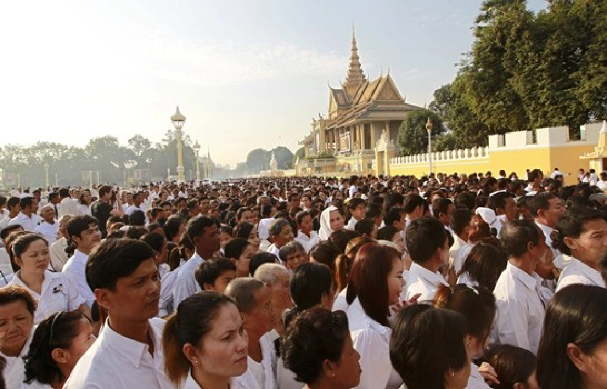 ปชช.เคารพพระบรมศพ'กษัตริย์สีหนุ' ปชช.เคารพพระบรมศพ'กษัตริย์สีหนุ'