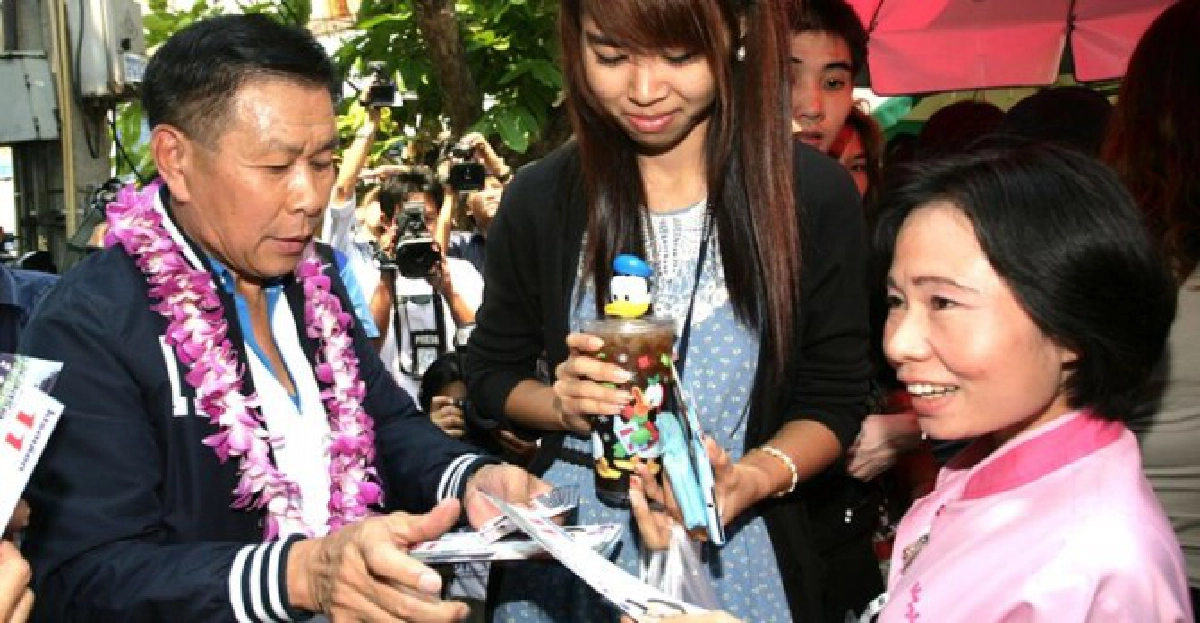 'เสรีพิศุทธ์'เพิ่มป้ายชู'ต้านคอร์รัปชั่นแบบไร้รอยต่อ'