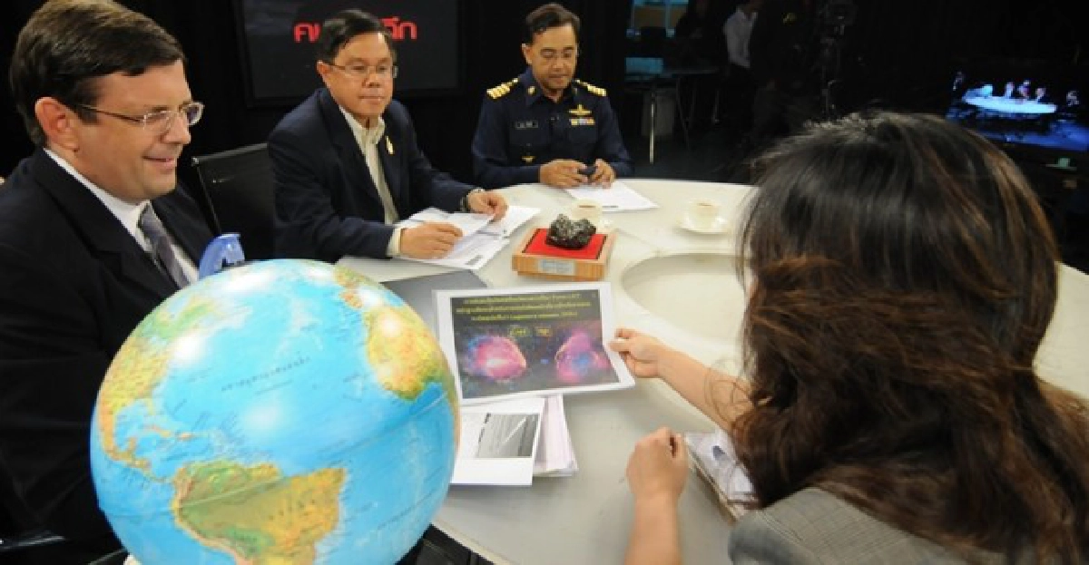 คมชัดลึกจัดถก'อุกกาบาต..อุบัติ?' คมชัดลึกจัดถก'อุกกาบาต..อุบัติ?'