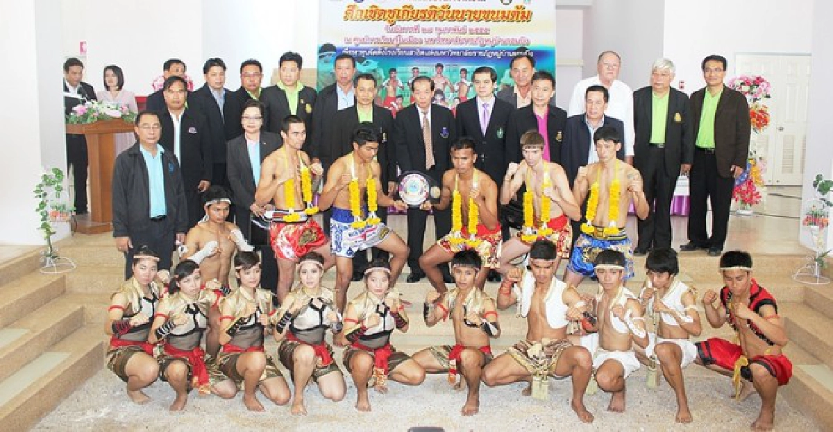'บัวขาว'ส่งศิษย์ขึ้นชก'วันนายขนมต้ม' 'บัวขาว'ส่งศิษย์ขึ้นชก'วันนายขนมต้ม'