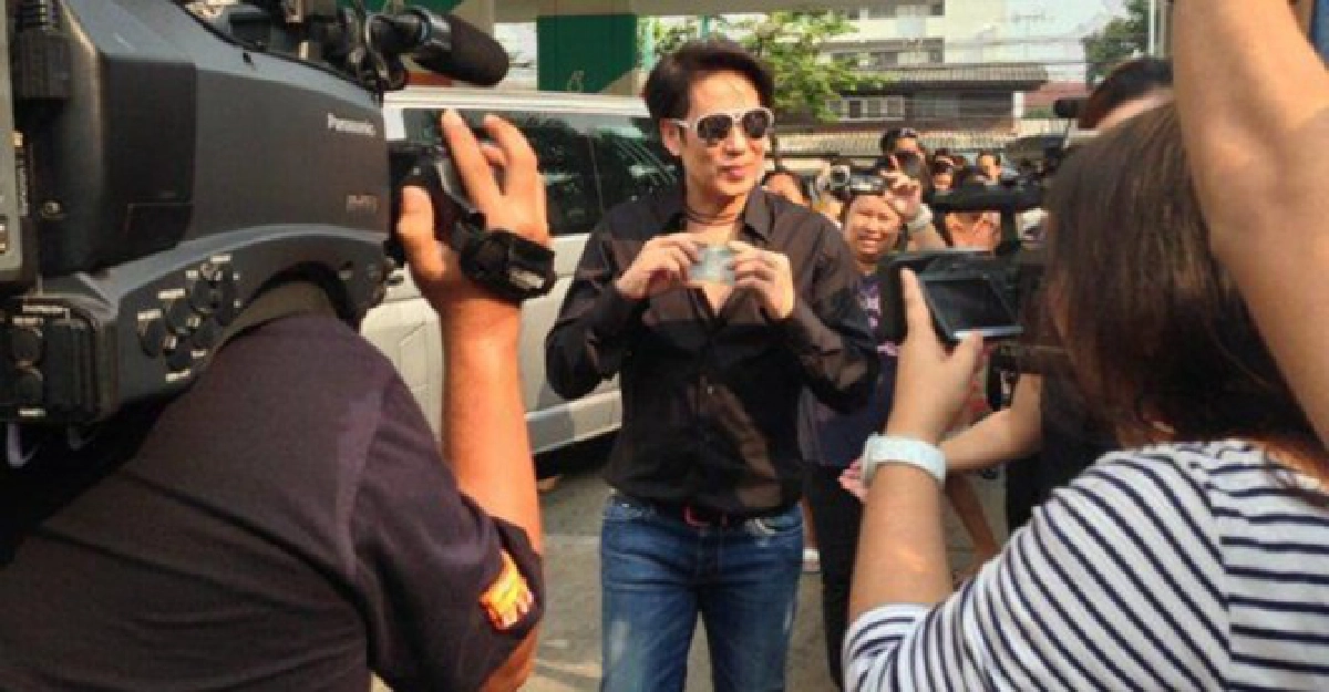 'เบิร์ด'ลงคะแนนเลือกผู้ว่าฯกทม.แล้ว