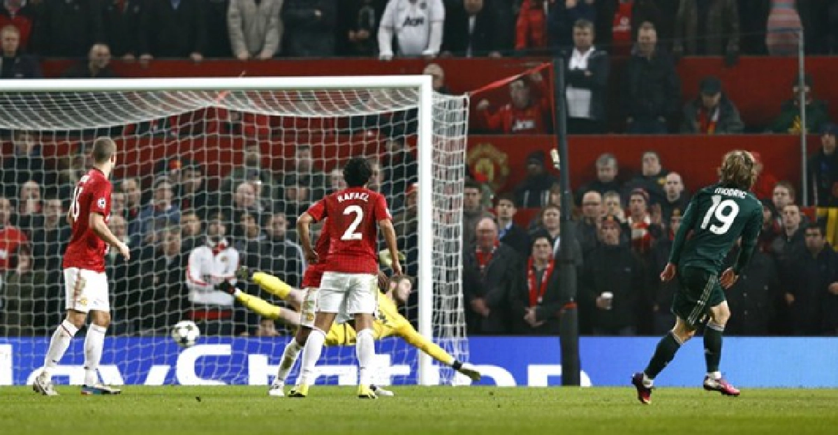 ผีแดงช้ำ!โดนชุดขาวบุกสอย2-1