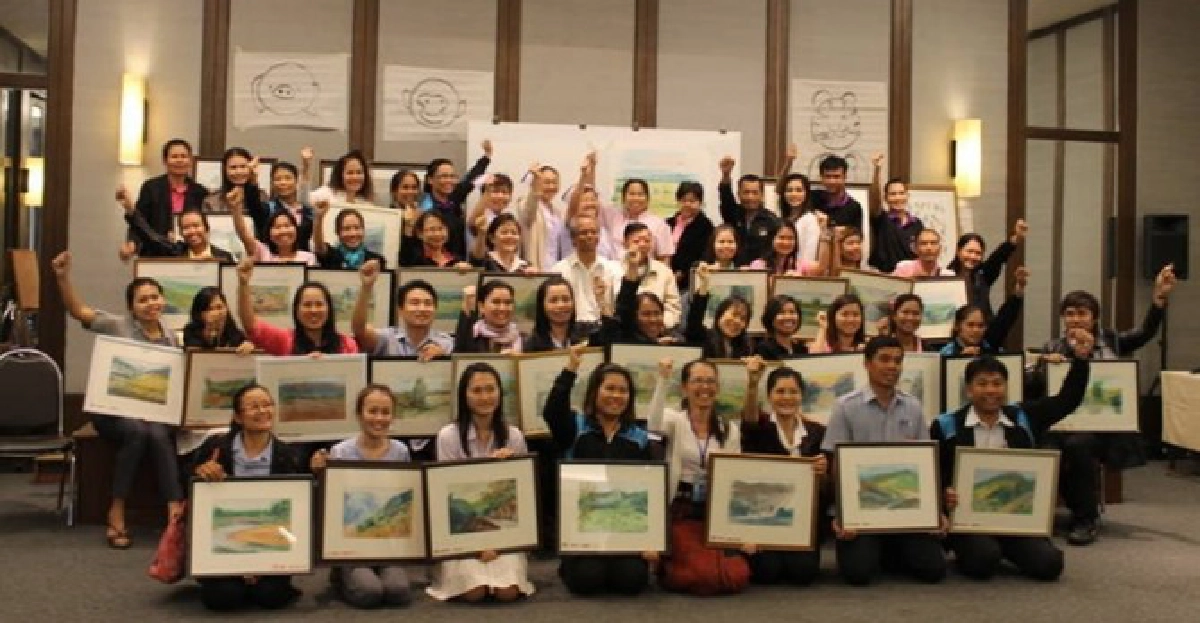 หนังสือที่เธอถือมา : รูปและเรื่อง