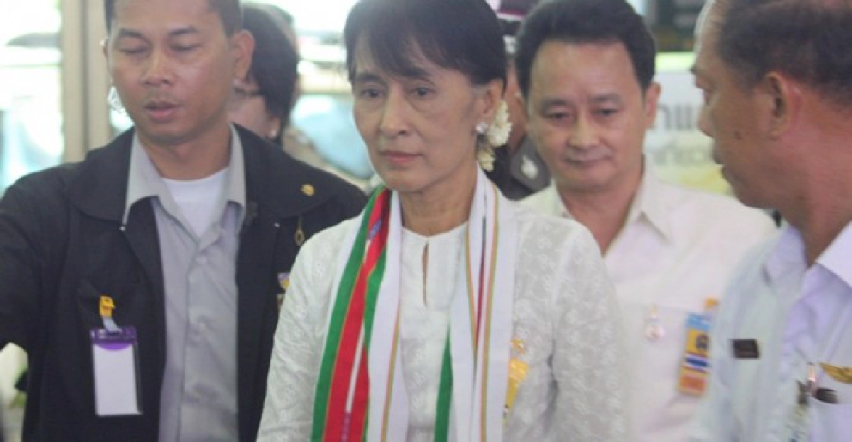 ซูจีพบผู้ประท้วงเหมืองถ่านหินเจอโห่ไล่ ซูจีพบผู้ประท้วงเหมืองถ่านหินเจอโห่ไล่