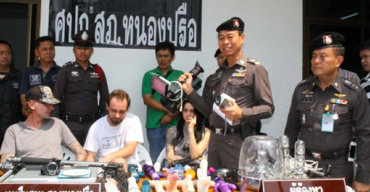 รวบ!ต่างชาติเช่าบ้านทรงไทยถ่ายคลิปโป๊ รวบ!ต่างชาติเช่าบ้านทรงไทยถ่ายคลิปโป๊