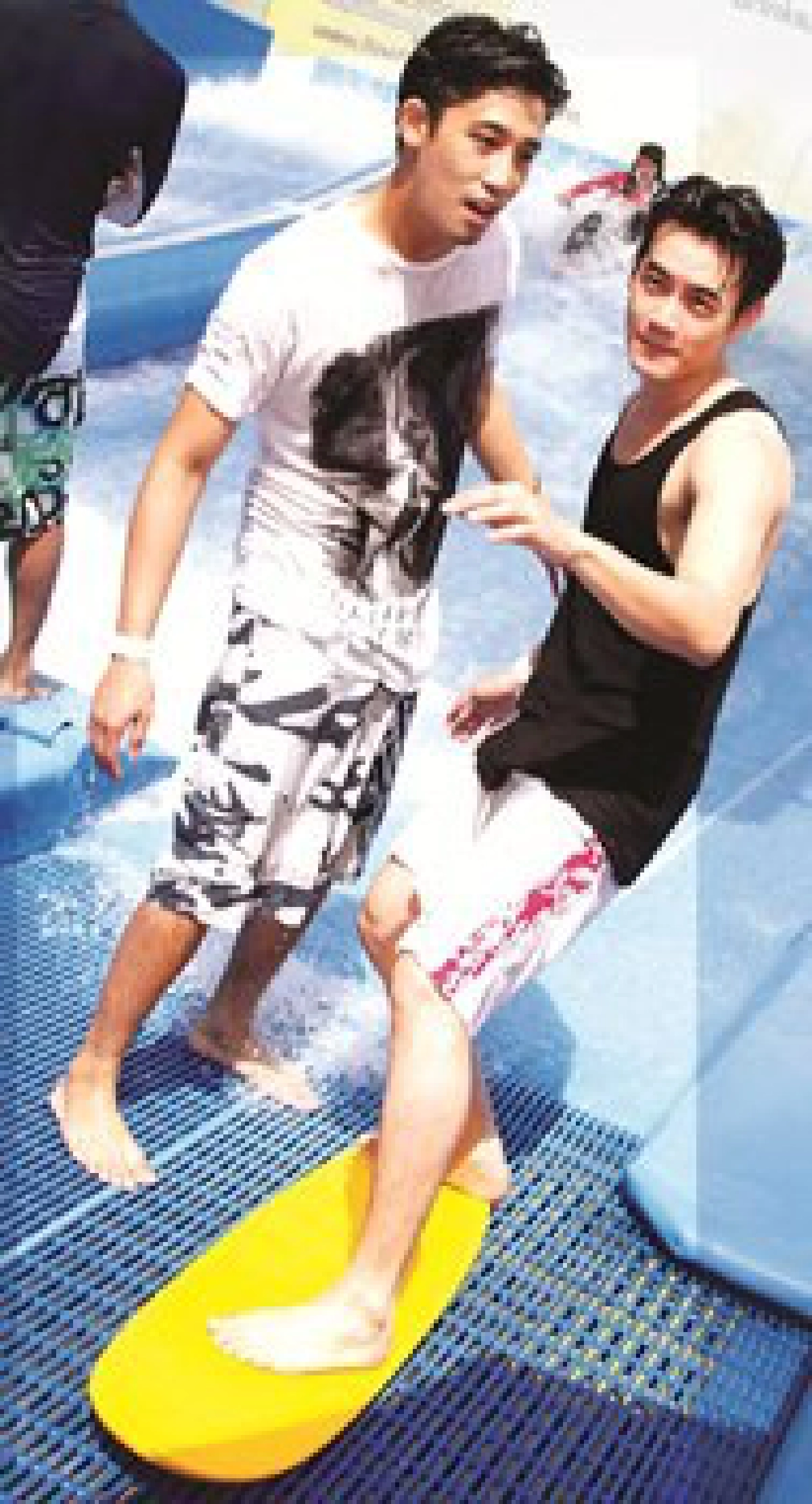 'ฟลุค-เบล-แนนนี่-พิชญ์'ท้าโต้คลื่นรับลมร้อน 'ฟลุค-เบล-แนนนี่-พิชญ์'ท้าโต้คลื่นรับลมร้อน