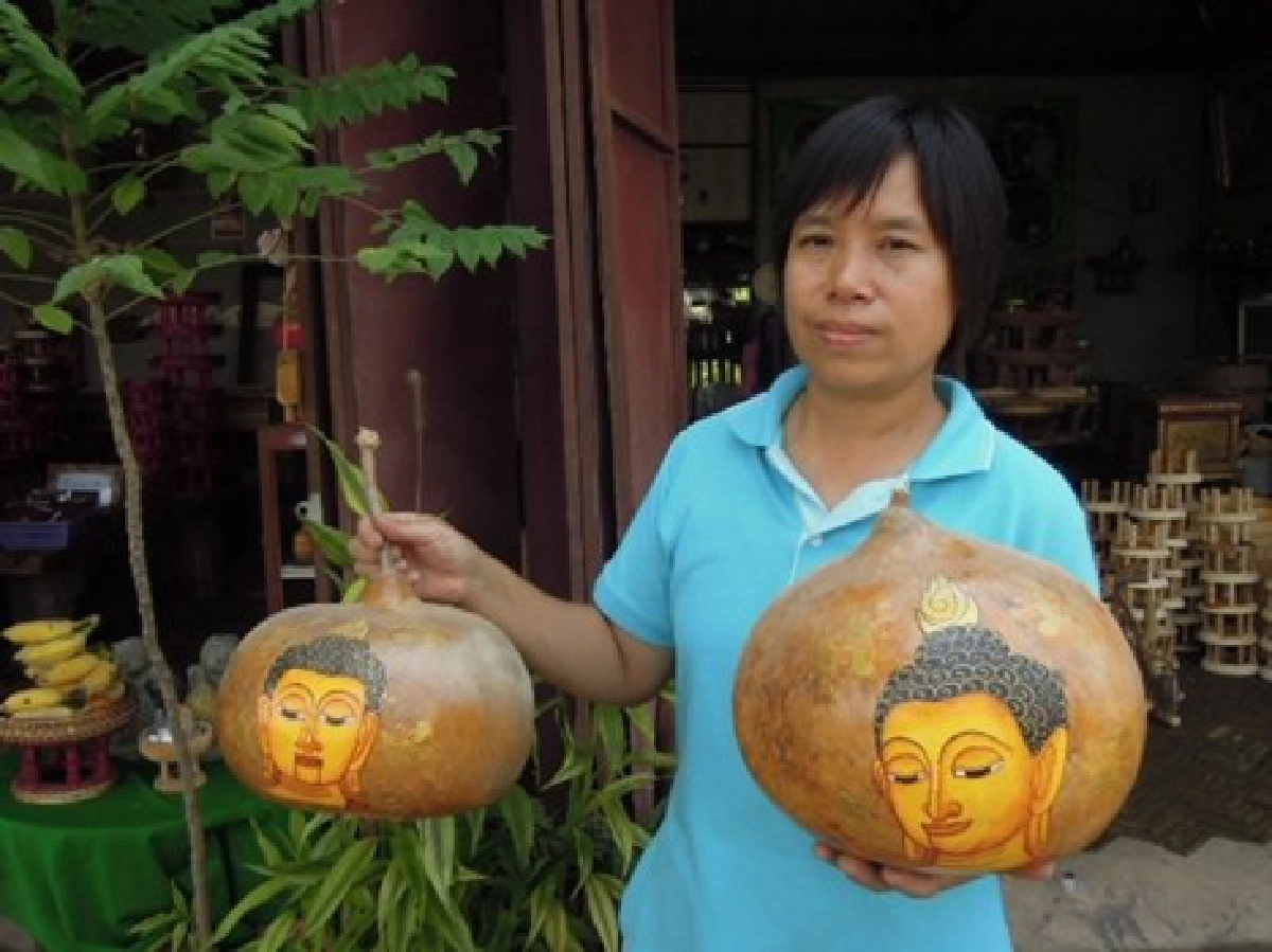 ศิลปะบนเปลือก'น้ำเต้า'ถูกใจต่างชาติ ศิลปะบนเปลือก'น้ำเต้า'ถูกใจต่างชาติ