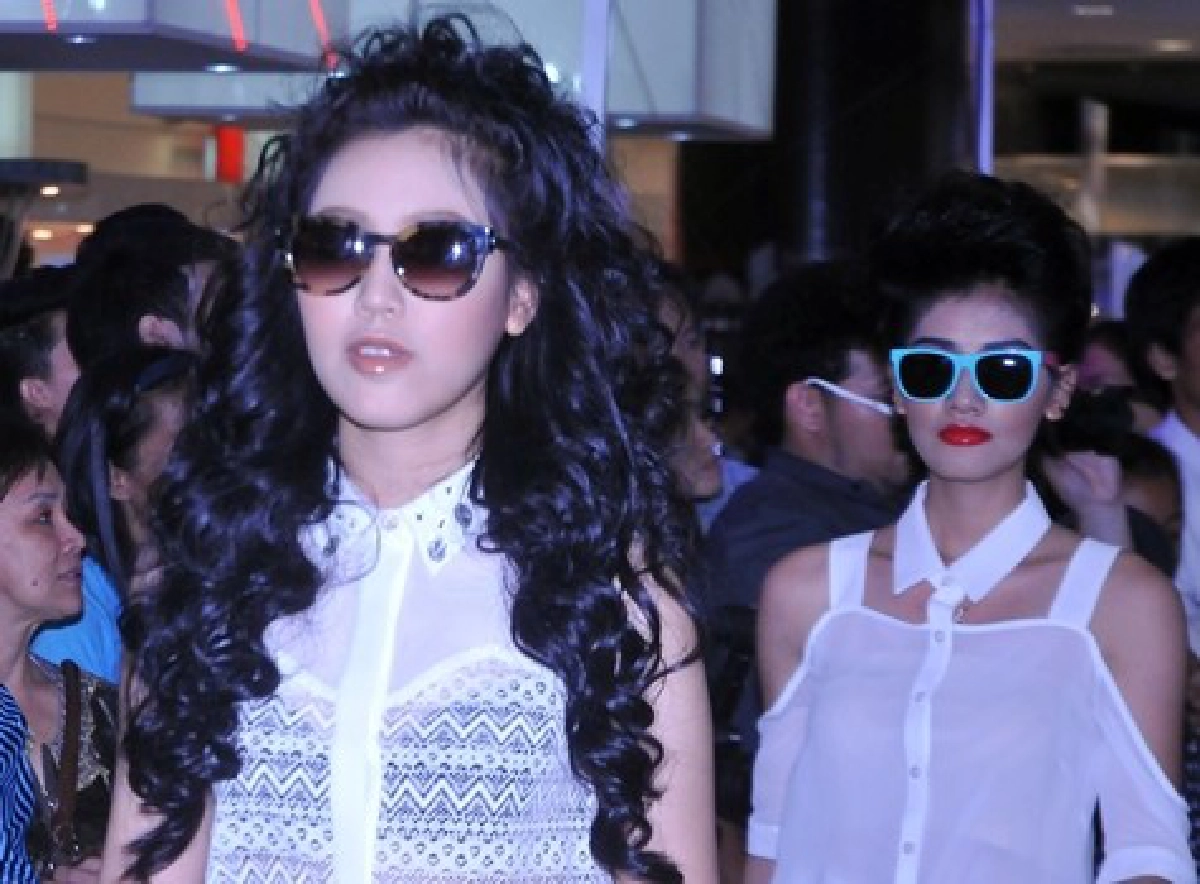 เลือกแว่นสวยใส่รับร้อน เลือกแว่นสวยใส่รับร้อน