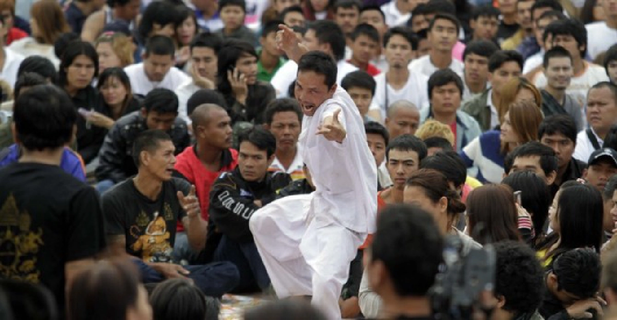 ศิษยานุศิษย์แห่ร่วมพิธีไหว้ครู'หลวงพ่อเปิ่น'