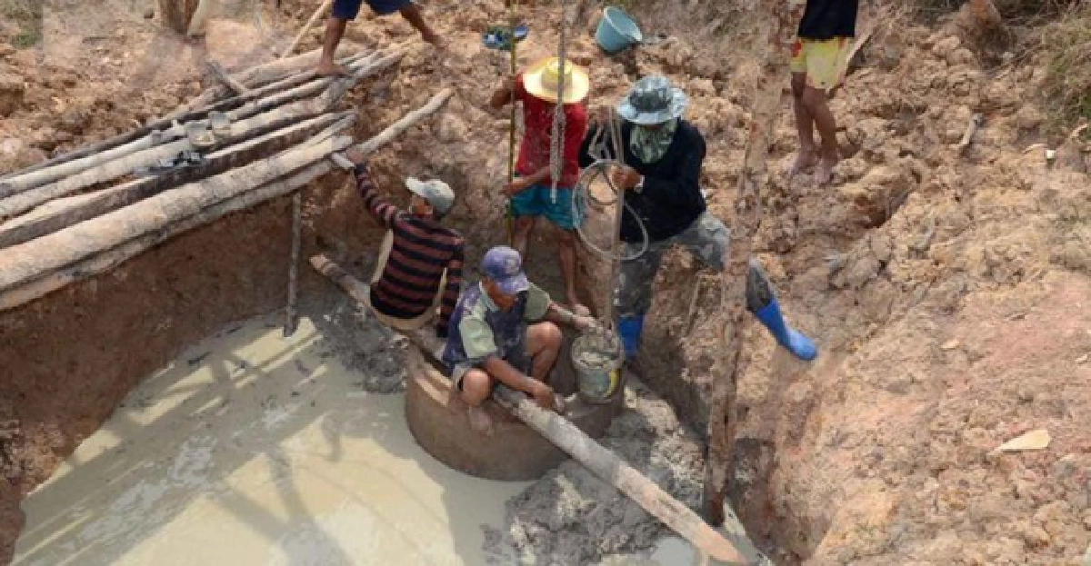 ชาวกาฬสินธุ์ขุดบ่อน้ำใต้ดินใช้ประทังชีวิต