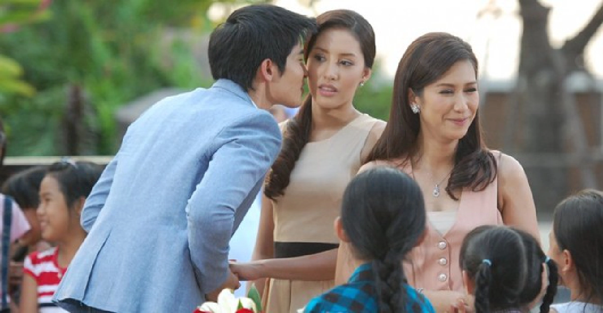 'เฌอเบลล์'สุดเขิน'ตูมตาม'คุกเข่าขอแต่งงาน
'เฌอเบลล์'สุดเขิน'ตูมตาม'คุกเข่าขอแต่งงาน