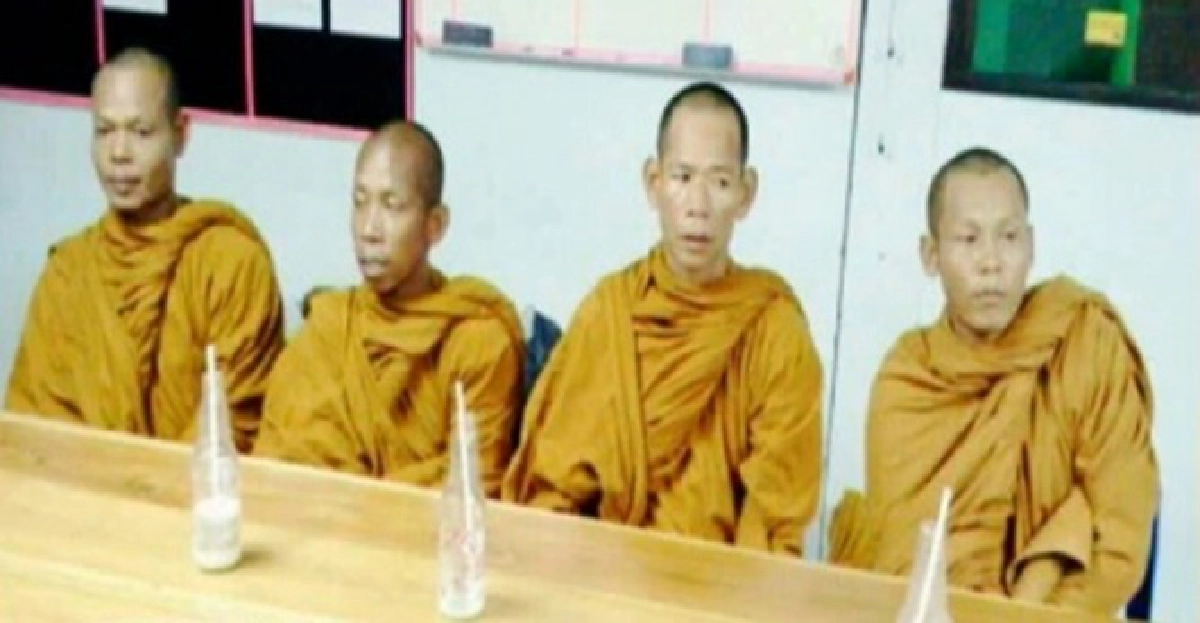 จับสึก!'พระเขมร'เรี่ยไรเงิน-ดูคลิปโป๊