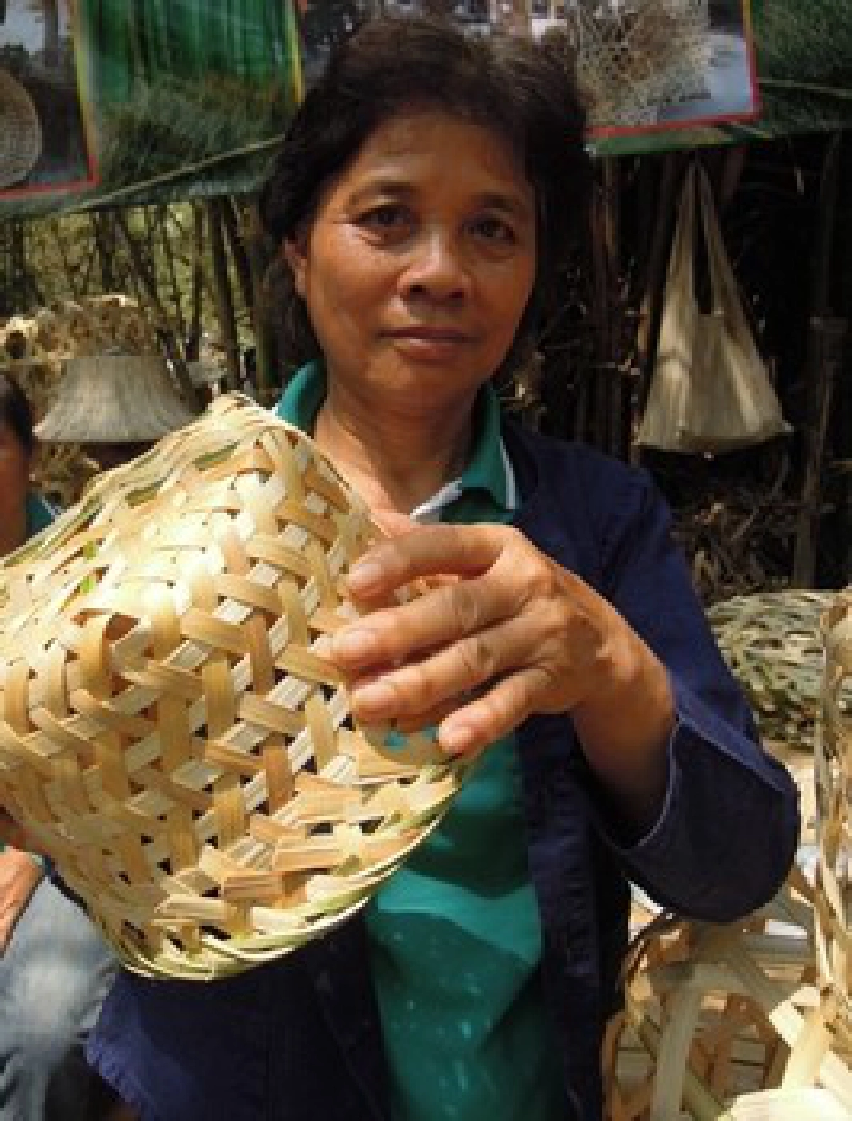 'จักสานจากไผ่'ภูมิปัญญาบ้าน'ต้นต้อง' 'จักสานจากไผ่'ภูมิปัญญาบ้าน'ต้นต้อง'