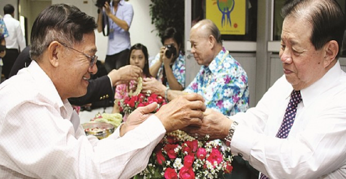 'ป๋าเปรม'อวยพรอลป.ไทยรุ่นเก๋า 'ป๋าเปรม'อวยพรอลป.ไทยรุ่นเก๋า
