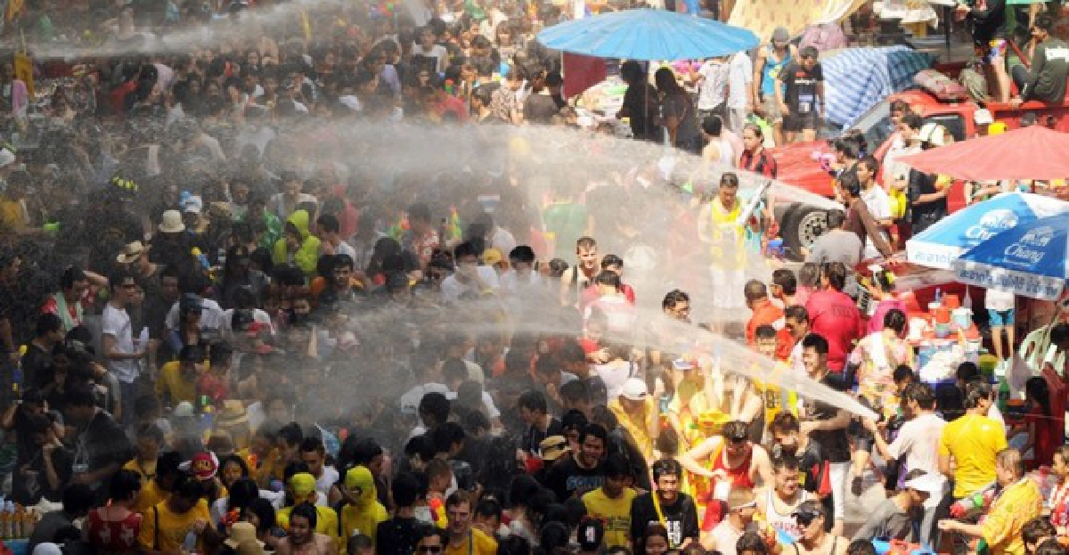 ทั่วไทยคึกคัก!นทท.ไทย-เทศแห่เล่นน้ำ ทั่วไทยคึกคัก!นทท.ไทย-เทศแห่เล่นน้ำ