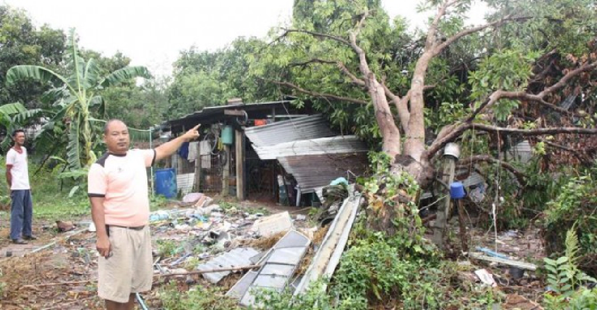 พายุโซนร้อนถล่มสัตหีบบ้านเรือนเสียหาย
พายุโซนร้อนถล่มสัตหีบบ้านเรือนเสียหาย