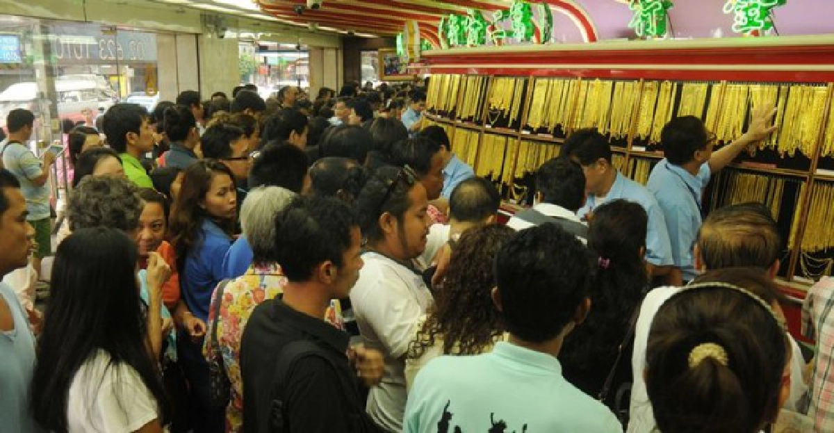 ปชช.แห่ซื้อทองเก็งกำไรหลังราคาลงฮวบ
ปชช.แห่ซื้อทองเก็งกำไรหลังราคาลงฮวบ