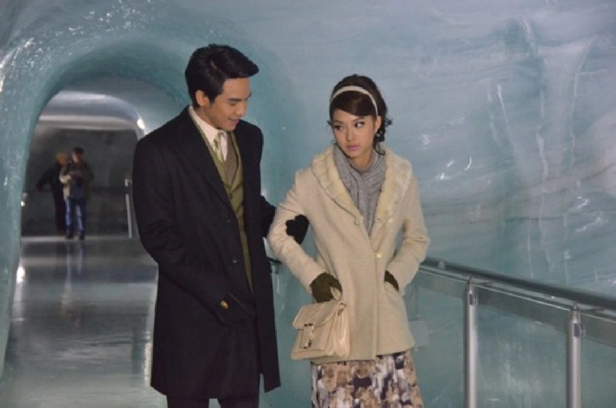 'โป๊ป'ควง'มิว'ทำหวานในถ้ำน้ำแข็ง