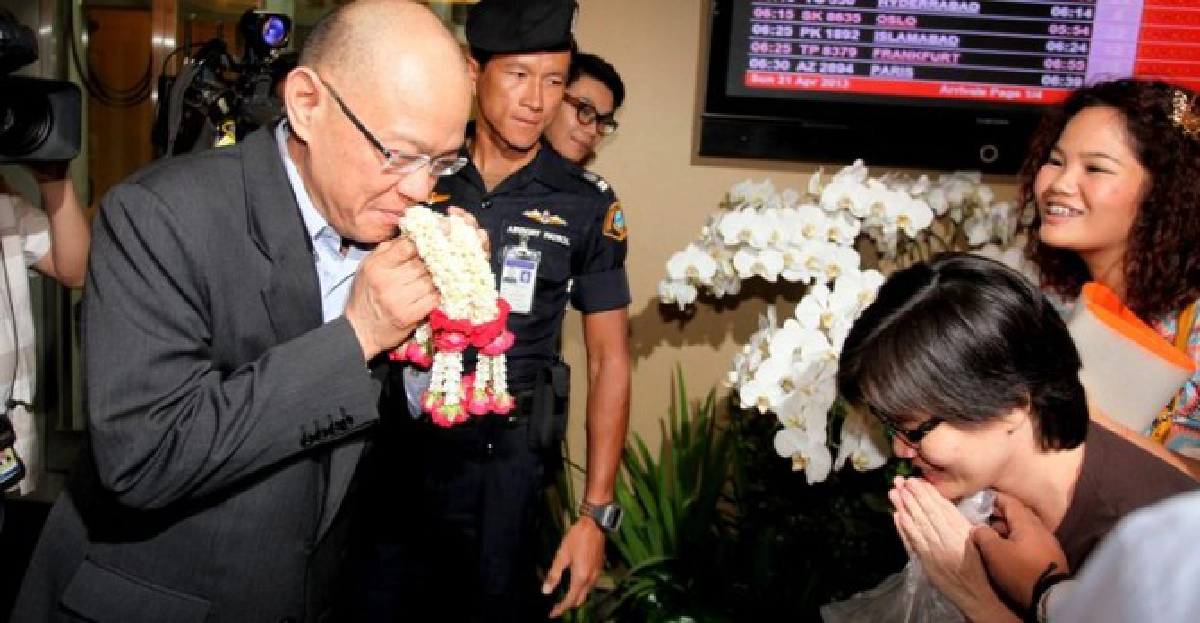 แห่ต้อนรับทีมทนายสู้คดีพระวิหาร แห่ต้อนรับทีมทนายสู้คดีพระวิหาร