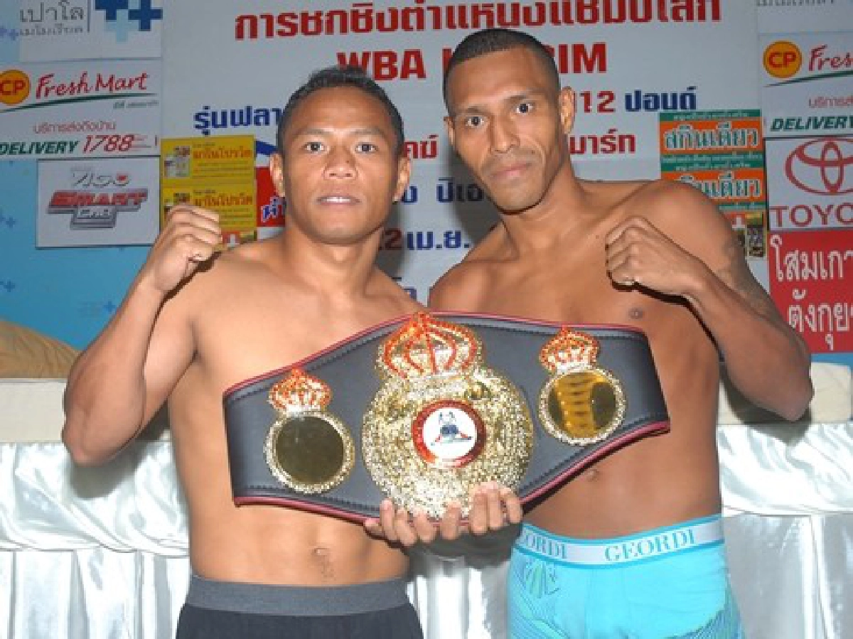 'คมพยัคฆ์-เปเรซ'ฟิต!ชิงเข็มขัดเฉพาะกาล 'คมพยัคฆ์-เปเรซ'ฟิต!ชิงเข็มขัดเฉพาะกาล