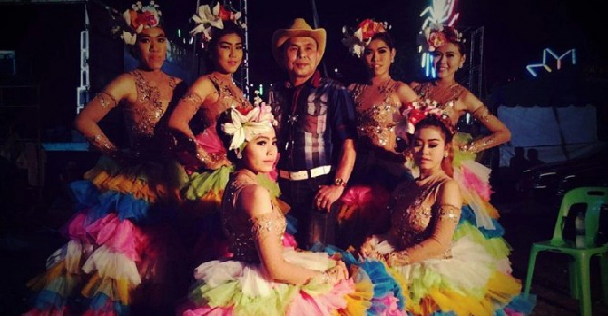 ฝุ่นคลุ้ง'รำวงปะทะรำวง' ฝุ่นคลุ้ง'รำวงปะทะรำวง'