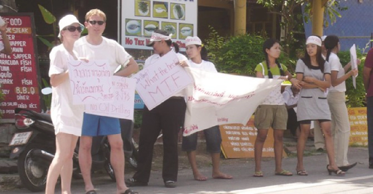 จับมือรอบเกาะสมุยประกาศ...ไม่เอาบ่อน้ำมัน จับมือรอบเกาะสมุยประกาศ...ไม่เอาบ่อน้ำมัน