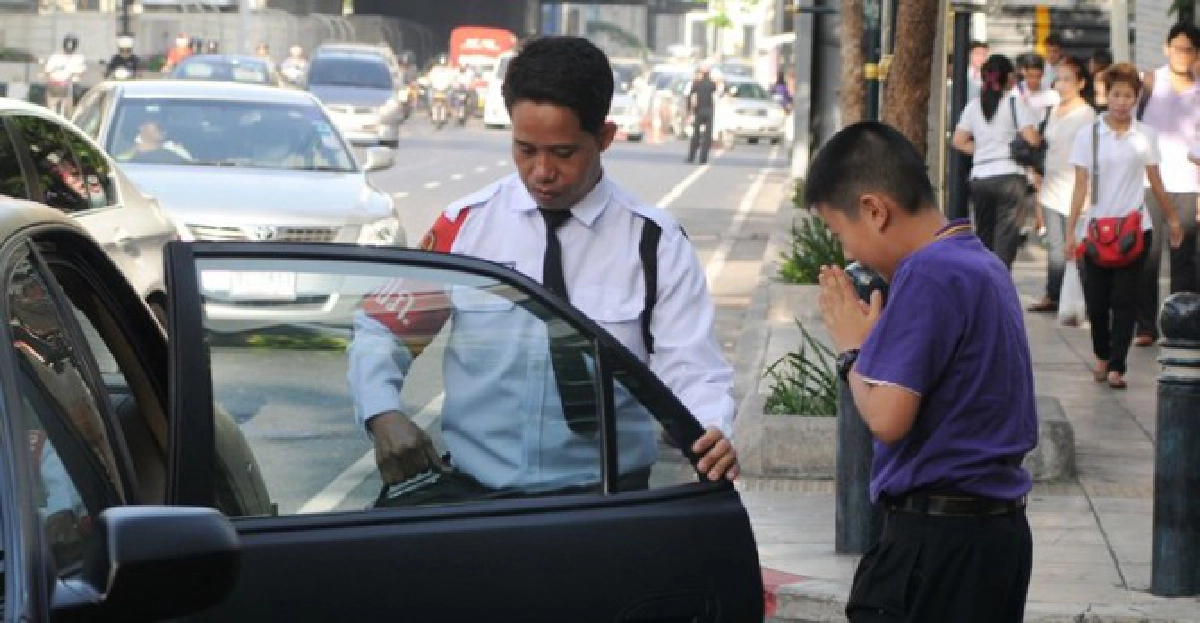 จราจรสายหลักหน้าร.ร.ดังยังคล่องตัว
จราจรสายหลักหน้าร.ร.ดังยังคล่องตัว