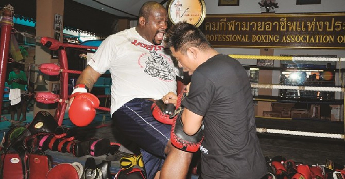 'โบว์'ซ้อมโชว์สื่ออึ้งออกแข้งแจ่ม 'โบว์'ซ้อมโชว์สื่ออึ้งออกแข้งแจ่ม